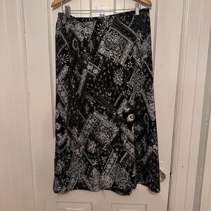 Black and white 90s Made in Canada printed floral midi skirt
